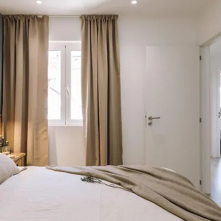 Genal - 2 Bedrooms And Office In Arroios * Lisbon